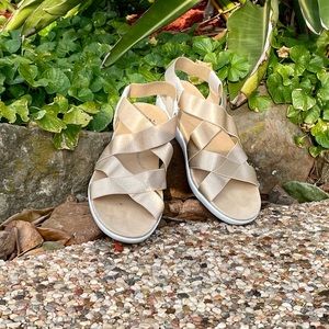 Ziera Soft Support Size 8 (39) ultra light-weight sandles in champagne